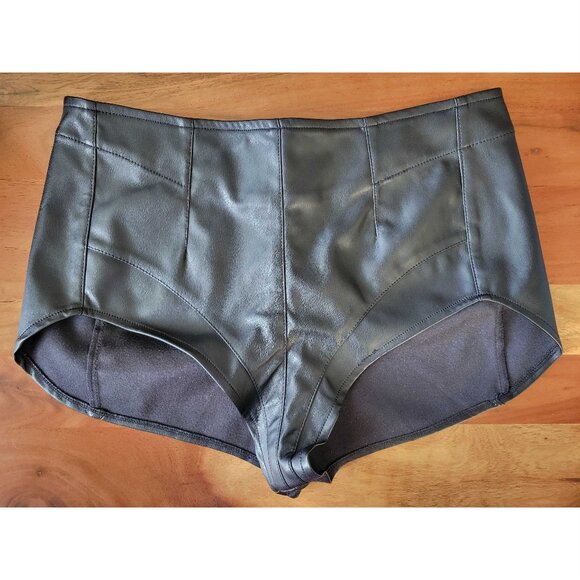 NWOT Free People We The Free Size M Keep It Brief Vegan Leather Micro Shorts - Picture 2 of 7